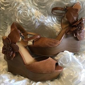 Gianni Bini 6.5 Brown Leather Platform Sandals